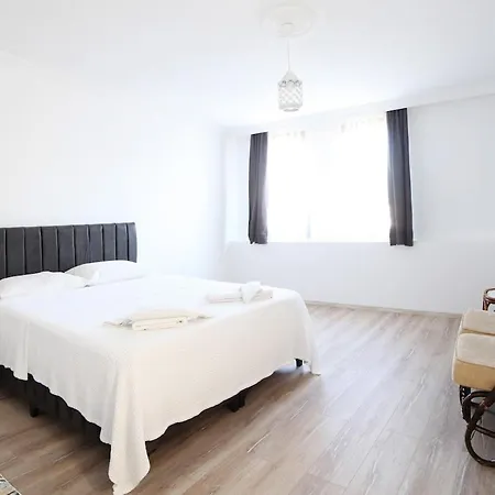 Our In Konyaaltin Apartment Antalya